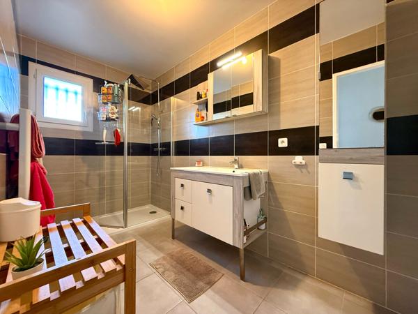 Florensac (34510) Villa contemporaine 3 Chambres, Piscine, DPE : A