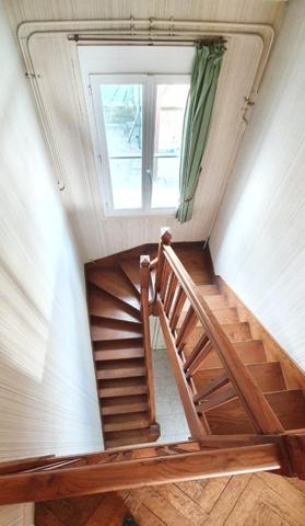 MAISON 147m2, 5 à 8 CHAMBRES 2 GARAGES JARDIN 300m2