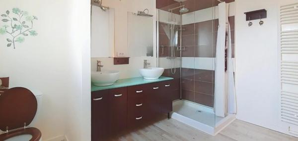 MAISON 147m2, 5 à 8 CHAMBRES 2 GARAGES JARDIN 300m2