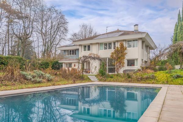 Prévessin-Moëns – Maison d’architecte T7 d’exception au cœur d’un parc privé avec piscine