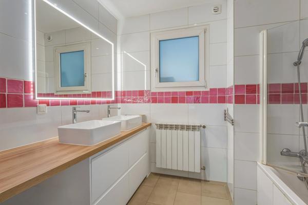 Prévessin-Moëns – Maison d’architecte T7 d’exception au cœur d’un parc privé avec piscine