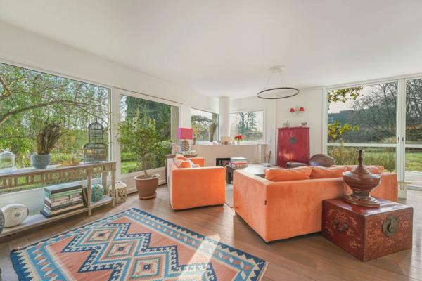 Prévessin-Moëns – Maison d’architecte T7 d’exception au cœur d’un parc privé avec piscine