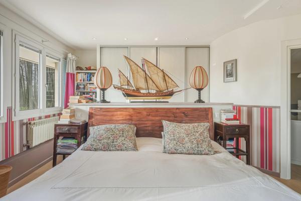 Prévessin-Moëns – Maison d’architecte T7 d’exception au cœur d’un parc privé avec piscine