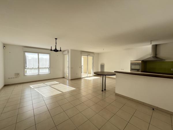 Appartement
                                                                                                                                                                                                                                                                                                                        3 pièce(s)                                                                                                                                                                                                          2 chambre(s)                                                                                                                                                                                                          82.86  m²