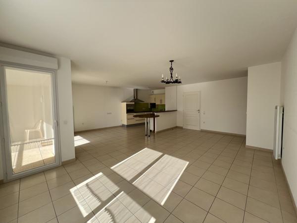 Appartement
                                                                                                                                                                                                                                                                                                                        3 pièce(s)                                                                                                                                                                                                          2 chambre(s)                                                                                                                                                                                                          82.86  m²