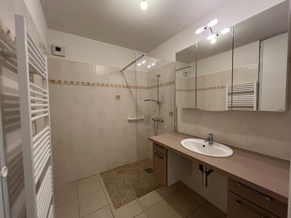 Appartement
                                                                                                                                                                                                                                                                                                                        3 pièce(s)                                                                                                                                                                                                          2 chambre(s)                                                                                                                                                                                                          82.86  m²
