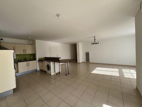 Appartement
                                                                                                                                                                                                                                                                                                                        3 pièce(s)                                                                                                                                                                                                          2 chambre(s)                                                                                                                                                                                                          82.86  m²