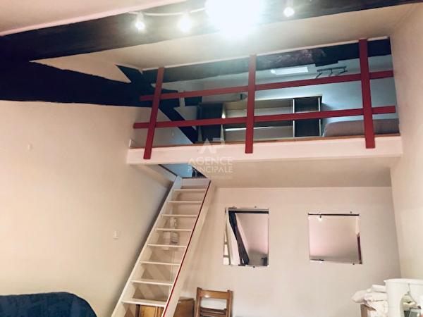 "Versailles Montreuil " studio meublé de 17 m² ! Loyer 673 €/mois charges comprises **  - Référence  8549