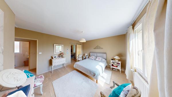 Maison à Carcassonne avec garage, jardin et piscine.