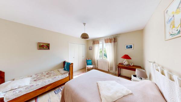 Maison à Carcassonne avec garage, jardin et piscine.