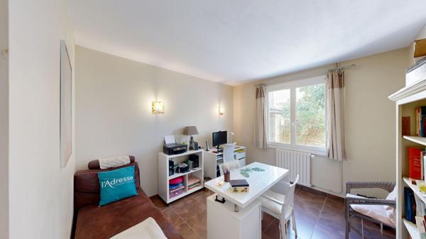 Maison à Carcassonne avec garage, jardin et piscine.