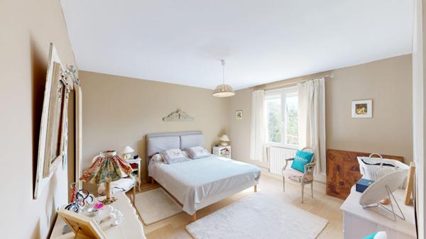 Maison à Carcassonne avec garage, jardin et piscine.