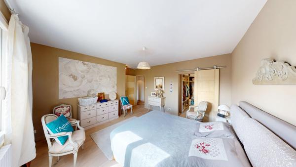 Maison à Carcassonne avec garage, jardin et piscine.