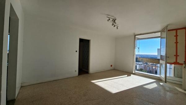 Terrasse + cave + appartement