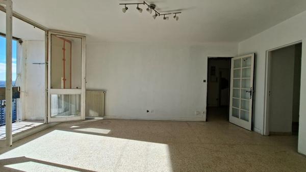 Terrasse + cave + appartement