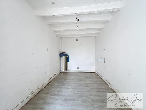 A vendre Vaas (72500), 10 minutes de Montval sur Loir, entre Tours et Le Mans – En campagne, ensemble immobilier comprenant un vaste entrepôt et une maison d'habitation