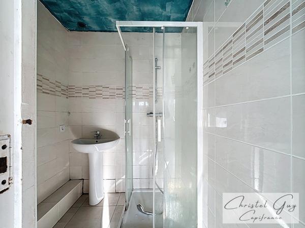 A vendre Vaas (72500), 10 minutes de Montval sur Loir, entre Tours et Le Mans – En campagne, ensemble immobilier comprenant un vaste entrepôt et une maison d'habitation