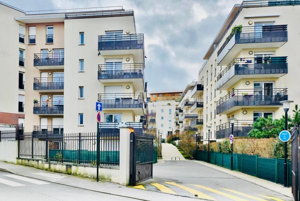 Appartement 4 Pièces avec Terrasse