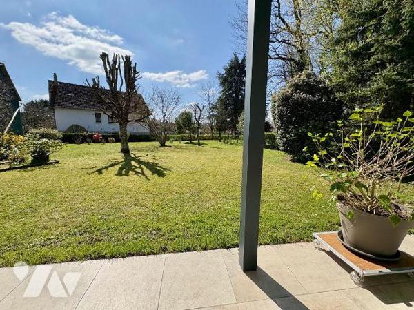 Rare opportunité au c?ur de Salbris

Située en plein centre-ville de Salbris, cette maison d'...