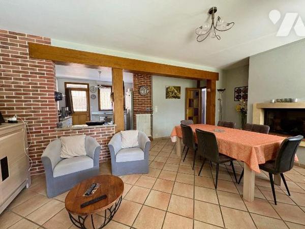 Rare opportunité au c?ur de Salbris

Située en plein centre-ville de Salbris, cette maison d'...