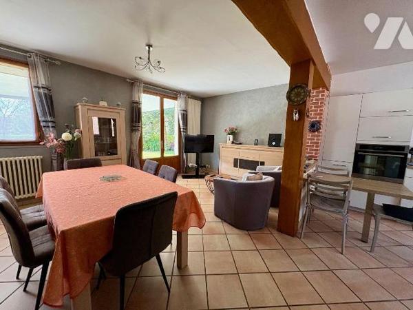 Rare opportunité au c?ur de Salbris

Située en plein centre-ville de Salbris, cette maison d'...