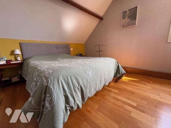 Rare opportunité au c?ur de Salbris

Située en plein centre-ville de Salbris, cette maison d'...