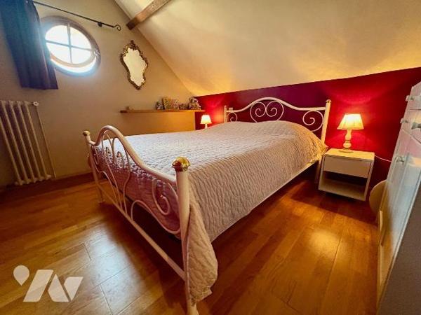 Rare opportunité au c?ur de Salbris

Située en plein centre-ville de Salbris, cette maison d'...