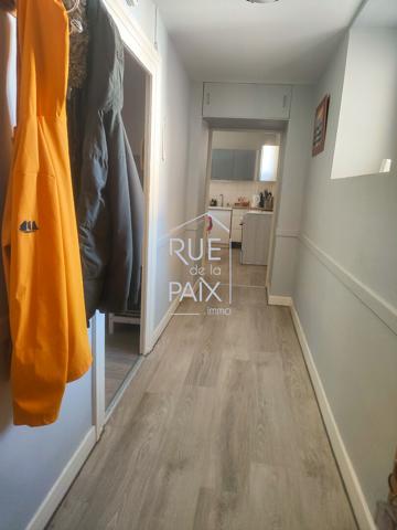 86110 MIREBEAU Immeuble Mirebeau 358 m2 - 6 logements + dépendances