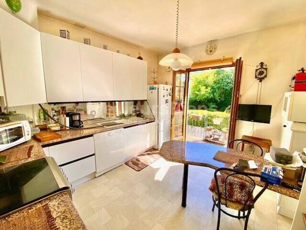 Auch - Vue dégagée pour ce spacieux T4 de 100m2 avec terrasse et garage