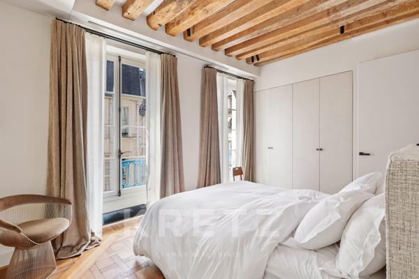 Appartement d'exception à l'angle de la rue du Bac et de la rue de Verneuil