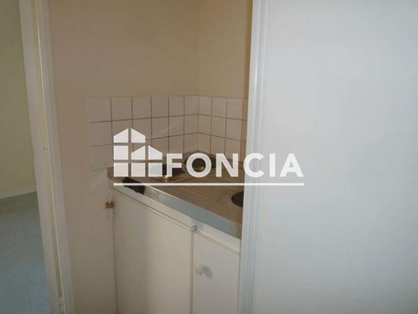 Location Studio 19.41 m² - 27 RUE MAXIME DUMOULIN Poitiers 86000