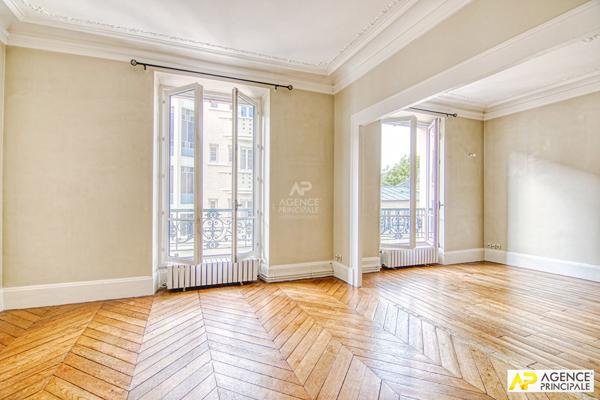 Versailles Rive-Droite Appartement 4 pièces environ 80m² carrez situé au 1er étage avec cave et local vélos 695 000 € ** - Référence 27257