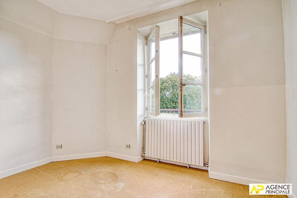 Versailles Rive-Droite Appartement 4 pièces environ 80m² carrez situé au 1er étage avec cave et local vélos 695 000 € ** - Référence 27257