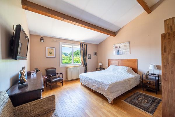 Luynes centre à pied ? Maison de charme avec piscine