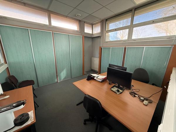 03400 YZEURE - BUREAUX  250 m²