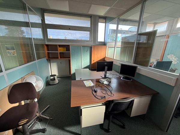 03400 YZEURE - BUREAUX  250 m²