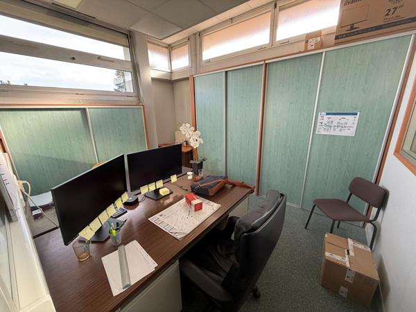 03400 YZEURE - BUREAUX  250 m²