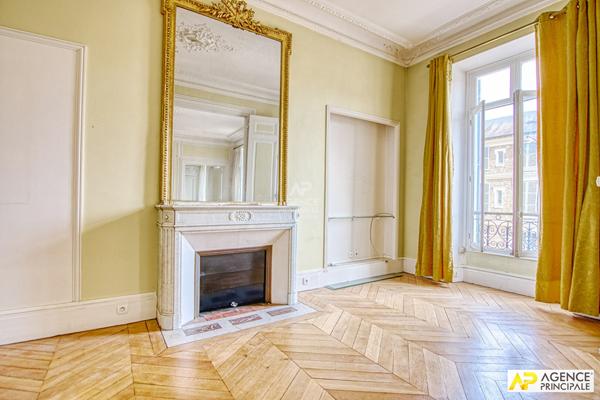 Le Chesnay lSt Jean imite Versailles Rive-Droite Appartement 7 pièces 214.70 m² au sol -207 m² carrez) situé dans un immeuble Haussmannien avec ascenseur €1 345 000 ** - Référence 25567
