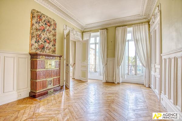 Le Chesnay lSt Jean imite Versailles Rive-Droite Appartement 7 pièces 214.70 m² au sol -207 m² carrez) situé dans un immeuble Haussmannien avec ascenseur €1 345 000 ** - Référence 25567