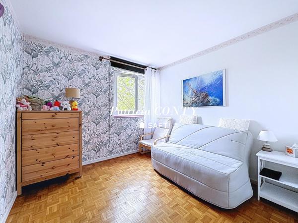 Appartement de 4 pièces entre métro et village