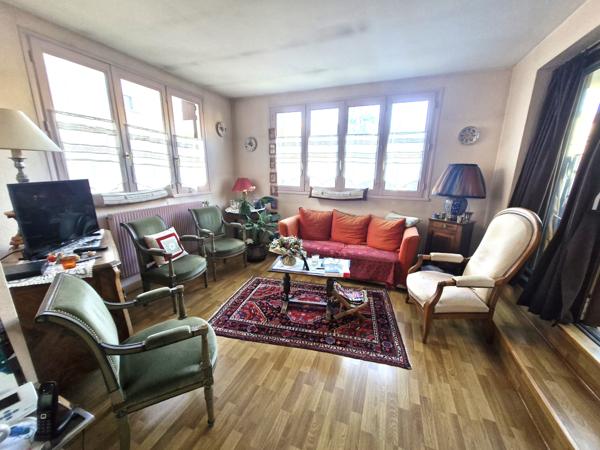 BRON proche centre, Maison T6 sur 560 m² de terrain