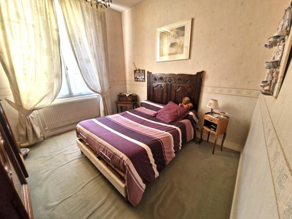 BRON proche centre, Maison T6 sur 560 m² de terrain