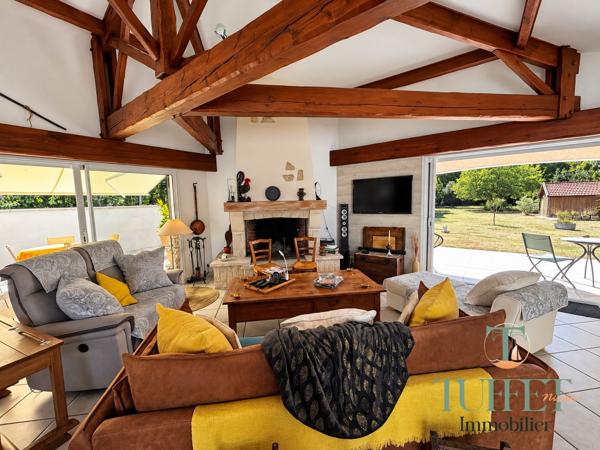 Maison familliale de 202 m2 sur 2226 m2 de terrain à Deux pas du centre-ville