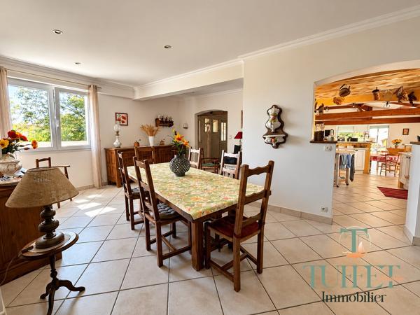 Maison familliale de 202 m2 sur 2226 m2 de terrain à Deux pas du centre-ville