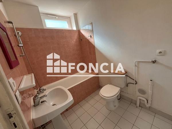 Location Studio 23.6 m² - 37 RUE DES BRANDONS Guilherand-granges 07500