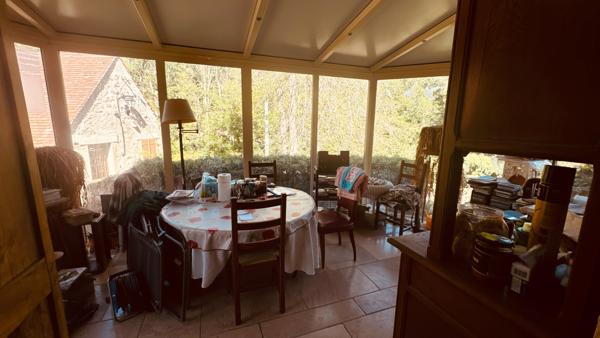 EXCLUSIVITE - AVALLON , VALLEE DU COUSIN . Propriété avec terrain de 3 ha 53 environ au prix de 267 500 €