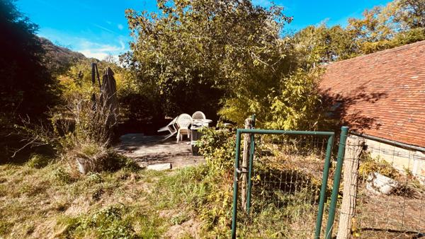 EXCLUSIVITE - AVALLON , VALLEE DU COUSIN . Propriété avec terrain de 3 ha 53 environ au prix de 267 500 €