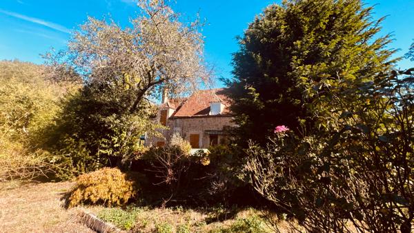 EXCLUSIVITE - AVALLON , VALLEE DU COUSIN . Propriété avec terrain de 3 ha 53 environ au prix de 267 500 €