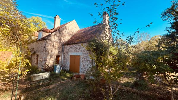 EXCLUSIVITE - AVALLON , VALLEE DU COUSIN . Propriété avec terrain de 3 ha 53 environ au prix de 267 500 €