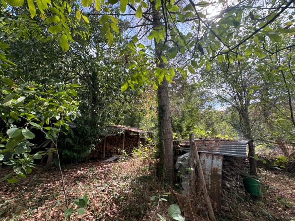 EXCLUSIVITE - AVALLON , VALLEE DU COUSIN . Propriété avec terrain de 3 ha 53 environ au prix de 267 500 €